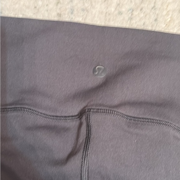 Grey Lululemon Reveal 7/8 Tight Size Small - Picture 5 of 10